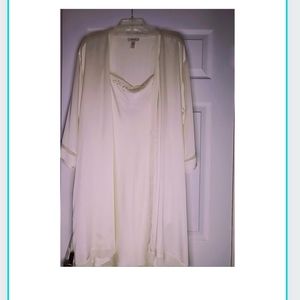 NWOT: Vera Wang Chemise Robe Set